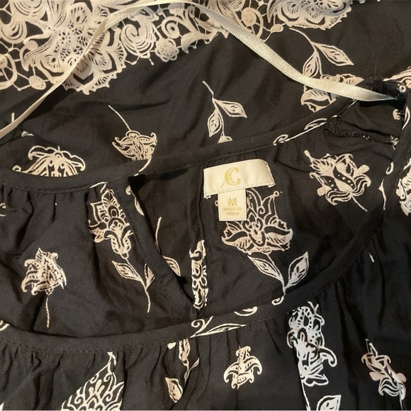 LIZ CLAIBORNE BLACK AND WHITE PULLOVER TOP SIZE MEDIUM GENTLY WORN - Picture 3 of 3